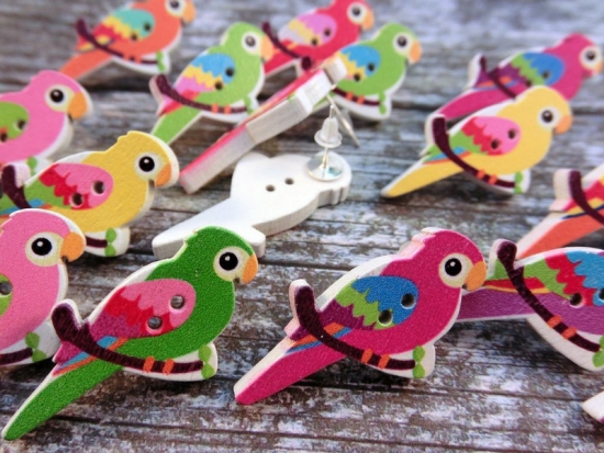 Preview: Papageien Knopf Ohrstecker Button weiß bunt